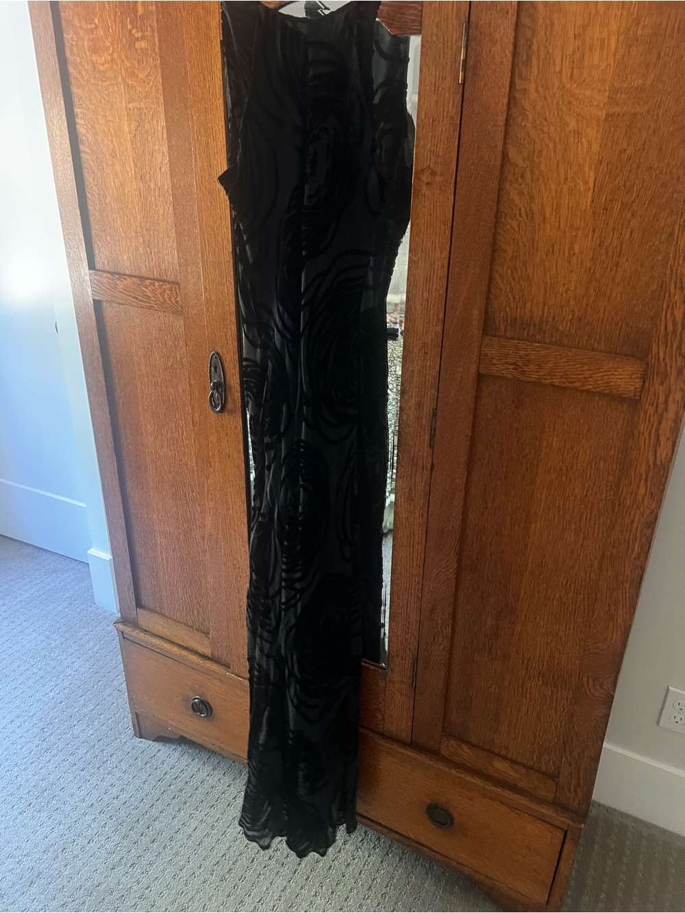 Black Velvet-Pattern Maxi Dress - Elegant Evening Gown